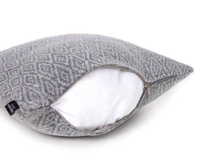 Декоративная подушка Zoom rhombus grey серого цвета - лучшие Декоративные подушки в INMYROOM
