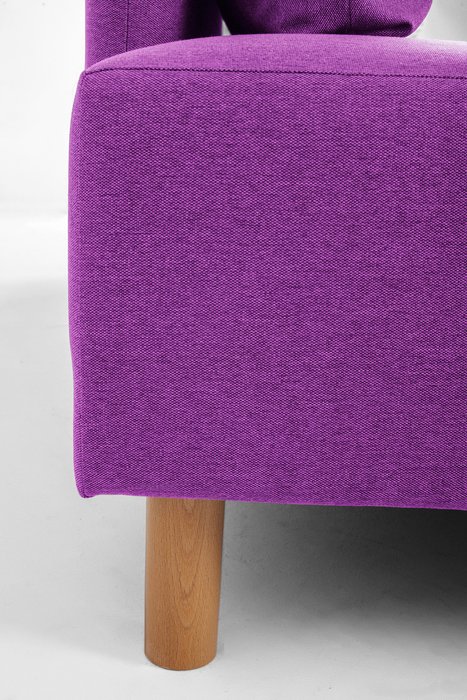 Диван Свельд Орто с ножками из массива березы и обивкой из фиолетовой рогожки - лучшие Прямые диваны в INMYROOM