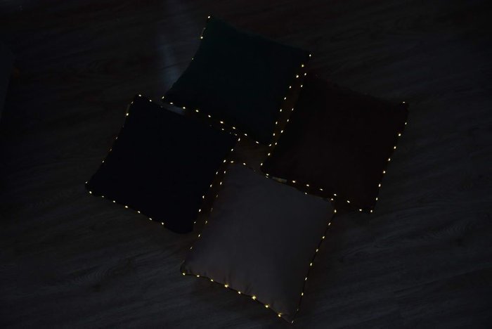 Чехол для подушки Flash 45х45 темно-зеленого цвета декорированный светодиодами  - лучшие Чехлы для подушек в INMYROOM