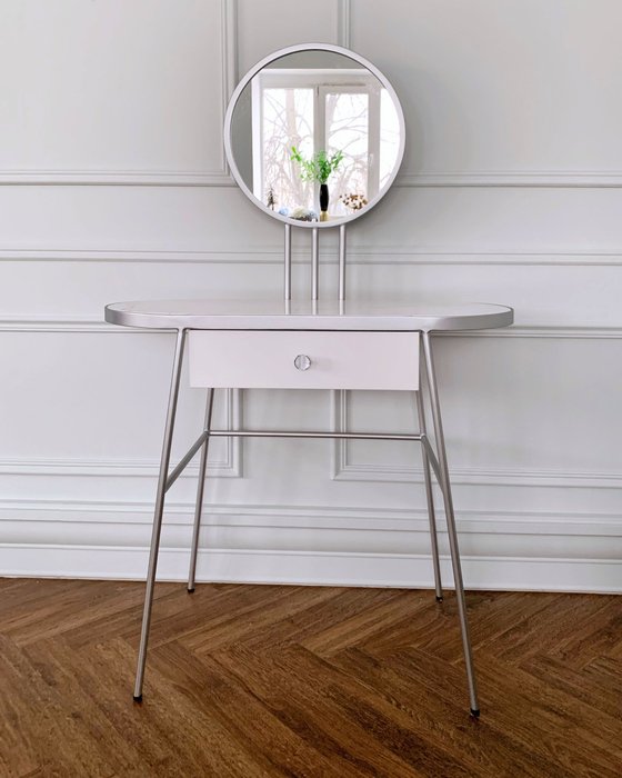 Туалетный столик Бирт с ящиком и зеркалом серебряного цвета  - купить Туалетные столики по цене 96930.0