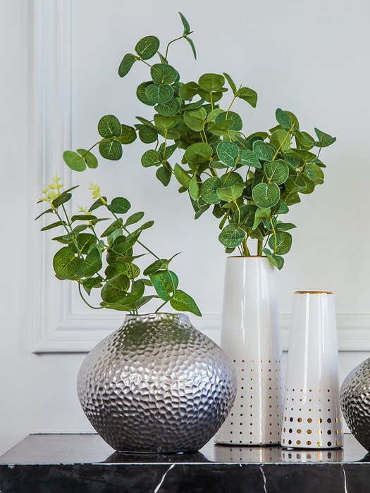 Декоративная ваза Этно серебряного цвета - купить Вазы  по цене 2558.0