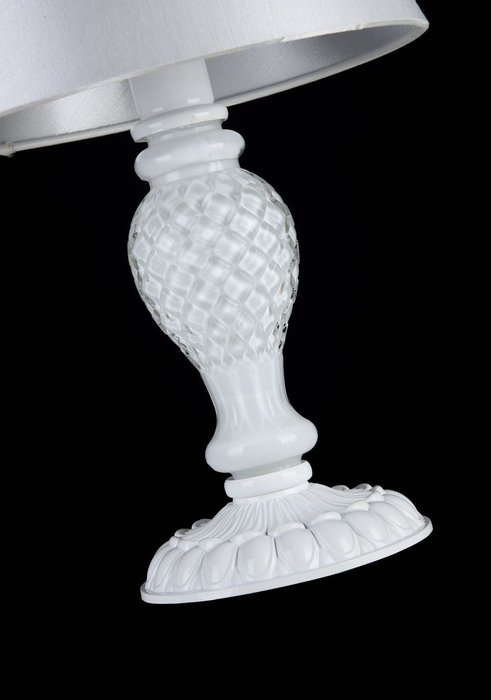 Настольная лампа Contrast с абажуром белого цвета - купить Настольные лампы по цене 4990.0