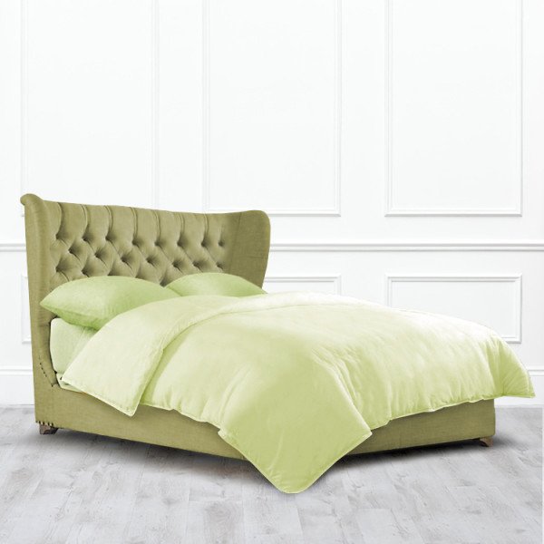 Кровать Raleigh с изогнутой спинкой из массива с обивкой зеленого цвета 160х200
