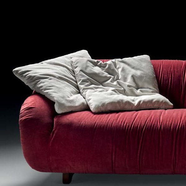 Подушка бежевого цвета - купить Декоративные подушки по цене 18490.0