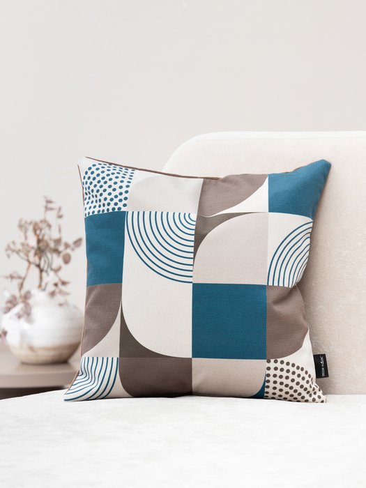 Декоративная подушка Tauer коричнево-синего цвета - лучшие Декоративные подушки в INMYROOM
