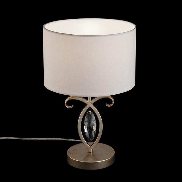 Настольная лампа Luxe с абажуром кремового цвета - купить Настольные лампы по цене 6700.0
