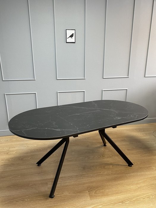 Раздвижной обеденный стол DO1300 черного цвета - лучшие Обеденные столы в INMYROOM