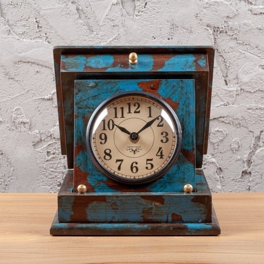 Часы настольные с деревянным корпусом