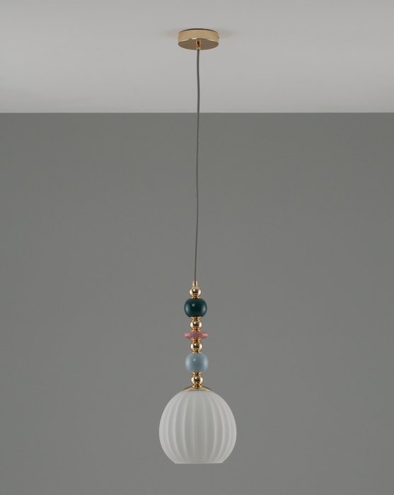 Светильник подвесной Charm со стеклянным плафоном белого цвета - лучшие Подвесные светильники в INMYROOM