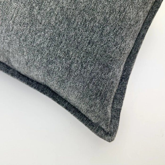 Декоративная подушка Inspiration Plain 30x50 темно-серого цвета - лучшие Декоративные подушки в INMYROOM