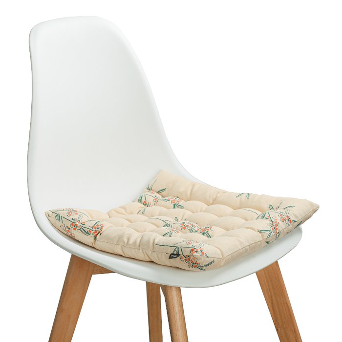 Подушка на стул стеганая из хлопка с графичным принтом Обед рябинника бежевого цвета - лучшие Подушки для стульев в INMYROOM