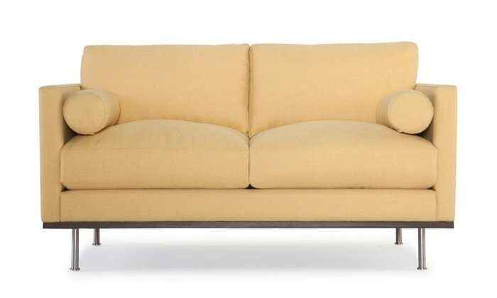 Прямой диван желтого цвета
