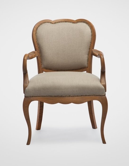 Кресло из дуба в классическом стиле 