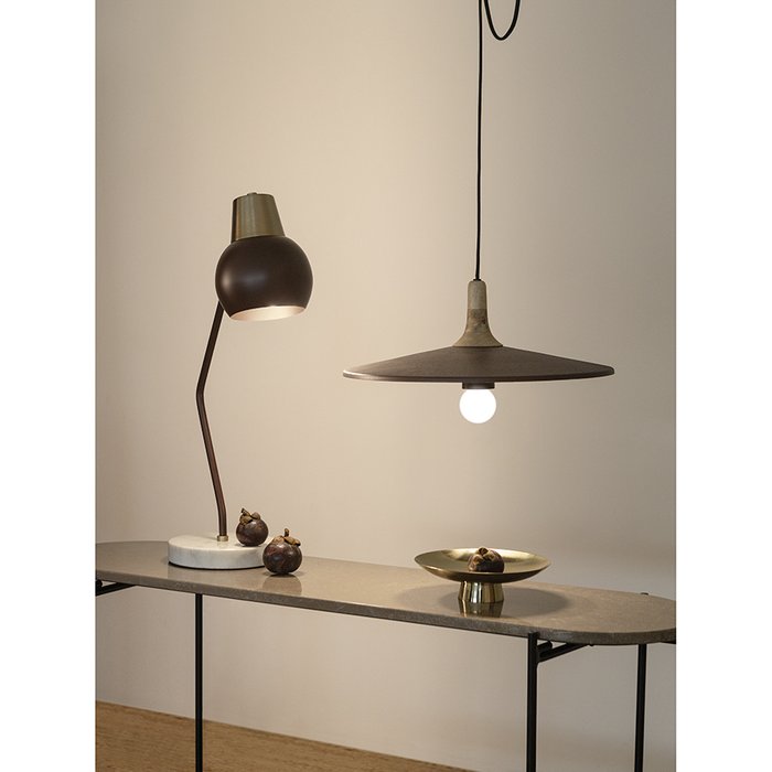 Лампа настольная Rond с плафоном сливового цвета - купить Настольные лампы по цене 12500.0