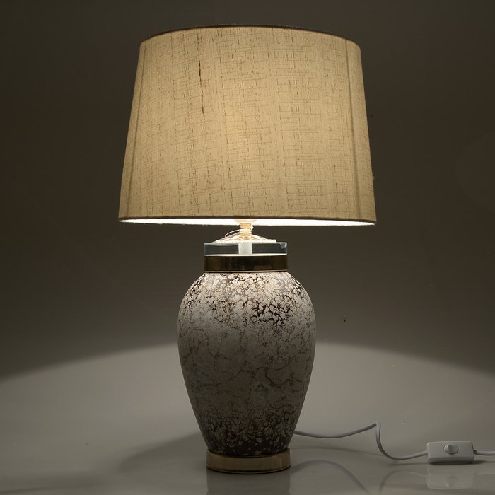 Настольная лампа с бежевым абажуром  - купить Настольные лампы по цене 8640.0
