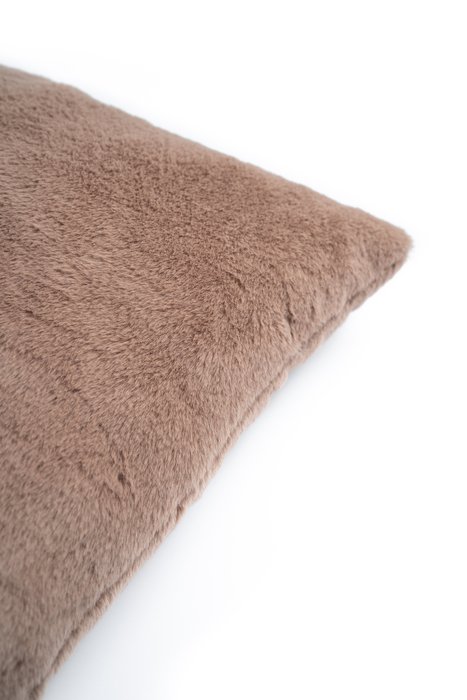 Подушка из искусственного меха 40х40 коричнево-бежевого цвета - купить Декоративные подушки по цене 560.0