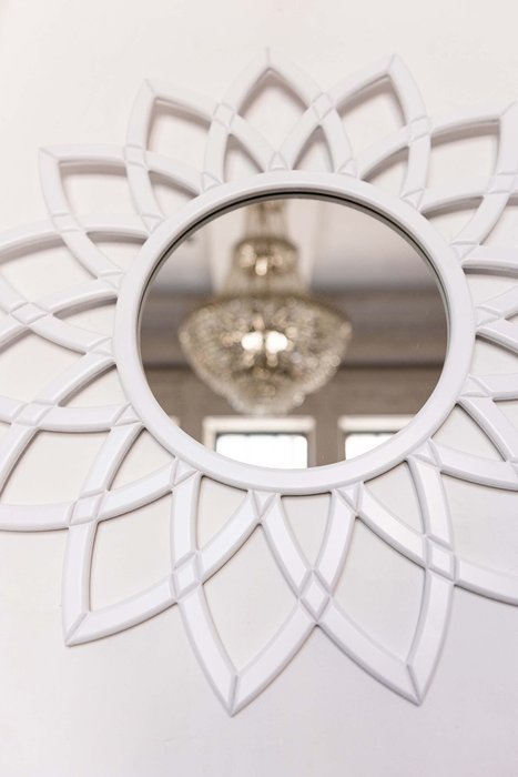 Зеркало настенное Shiny белого цвета - лучшие Настенные зеркала в INMYROOM