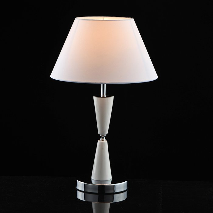 Настольная лампа Виталина белого цвета - купить Настольные лампы по цене 8610.0