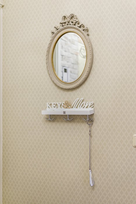 Зеркало настенное Шарм белого цвета - лучшие Настенные зеркала в INMYROOM