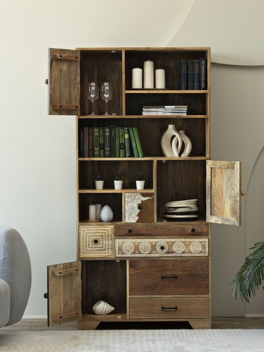 Шкаф из массива Бакраа бежевого цвета - купить Книжные шкафы по цене 109900