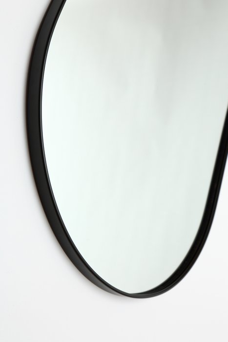 Настенное зеркало Lagom в раме черного цвета - лучшие Настенные зеркала в INMYROOM