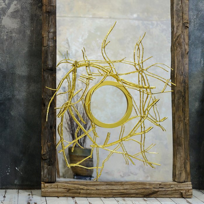 Дизайнерское настенное зеркало Северина в золотистой раме - лучшие Настенные зеркала в INMYROOM