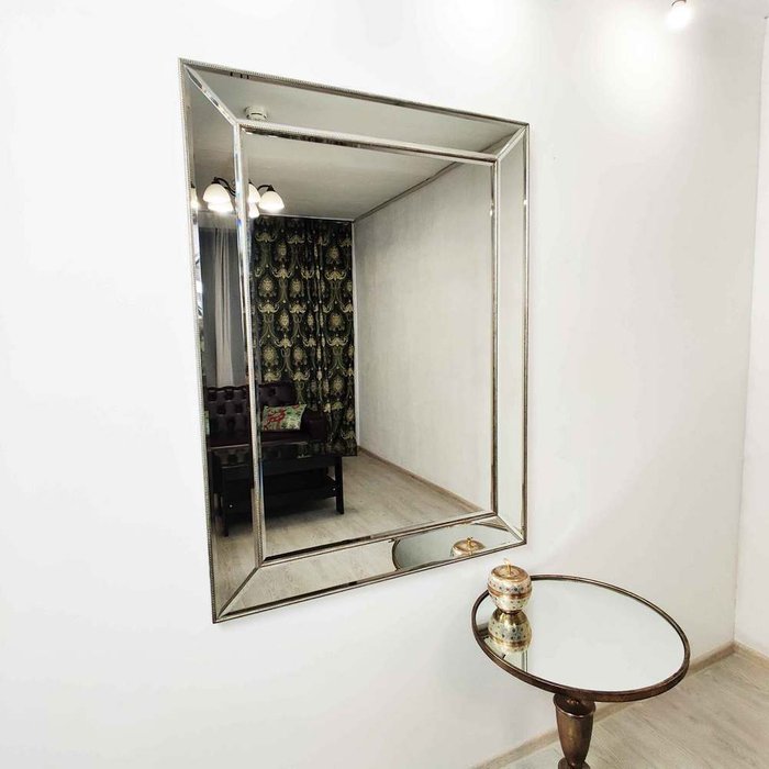 Настенное зеркало Carlisle 90x120 серебряного цвета - лучшие Настенные зеркала в INMYROOM