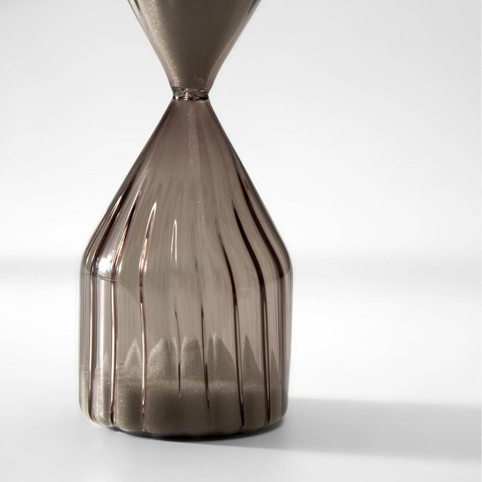 Песочные часы Gerty серого цвета - купить Фигуры и статуэтки по цене 2390.0
