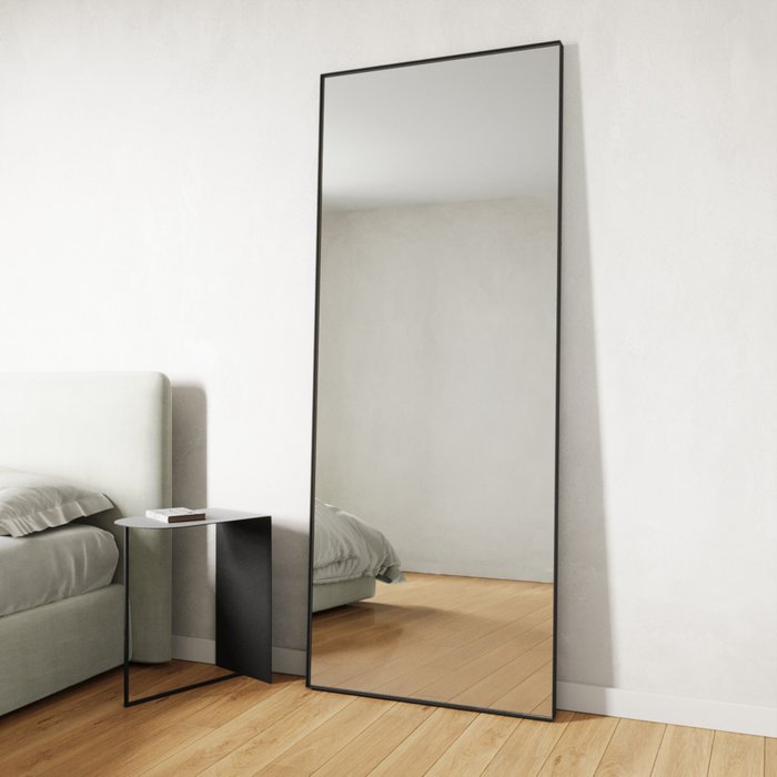 Дизайнерское настенное зеркало Halfeo Slim XL в тонкой раме черного цвета - лучшие Настенные зеркала в INMYROOM
