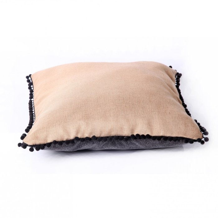 Декоративная подушка BLACK SAND POMPON - купить Декоративные подушки по цене 3000.0