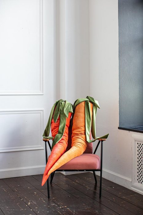 Набор из двух декоративных подушек-морковок