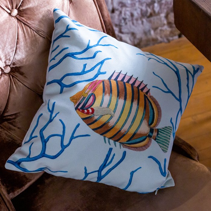 Декоративная подушка Фантастика подводного мира версия 6 сине-голубого цвета - лучшие Декоративные подушки в INMYROOM