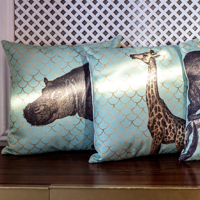 Интерьерная подушка Самый обыкновенный бегемот 45х45 - лучшие Декоративные подушки в INMYROOM