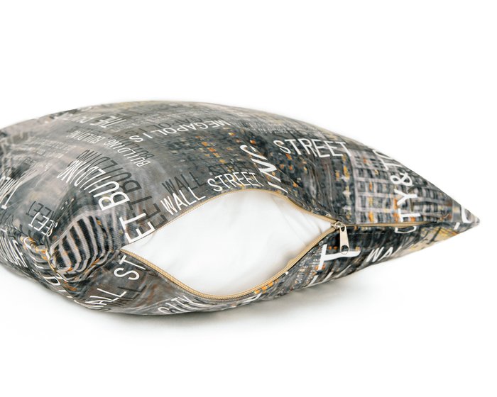 Декоративная подушка Central Vision 45х45 серого цвета - лучшие Декоративные подушки в INMYROOM