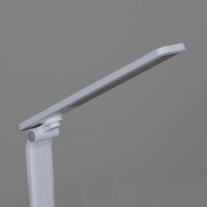 Настольная лампа 00518-0.7-01 WT (пластик, цвет белый) - купить Рабочие лампы по цене 1320.0