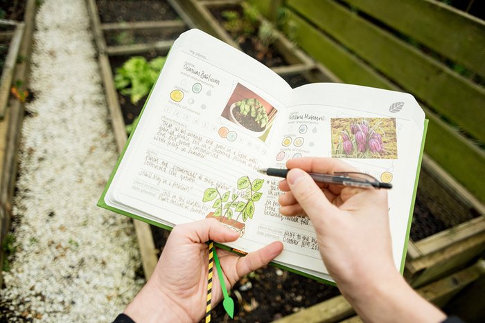 Дневник садовода My Gardening черный 300 страниц - лучшие Аксессуары для дачи в INMYROOM