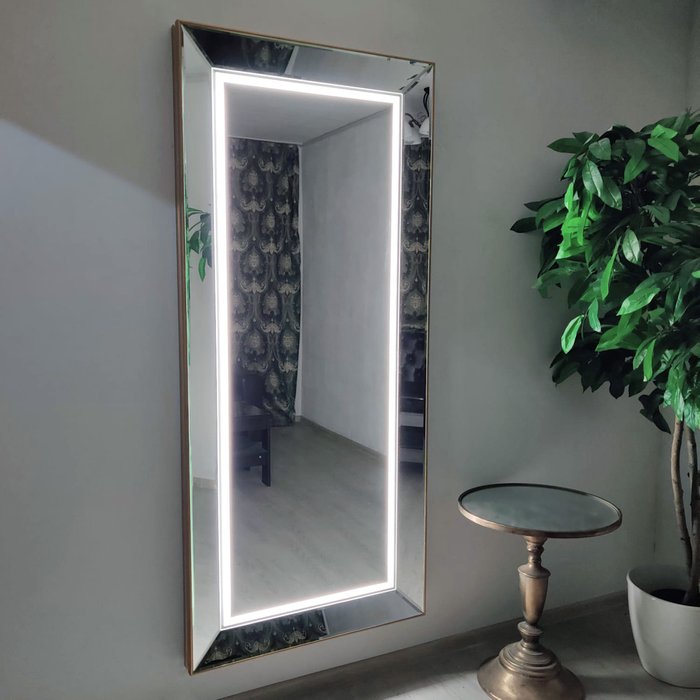 Настенное зеркало Chester - купить Настенные зеркала по цене 69700.0