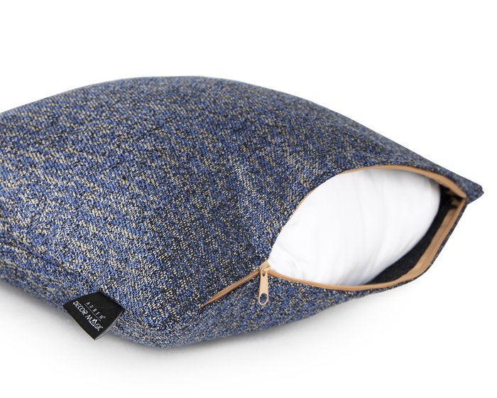 Декоративная подушка Milano Indigo синего цвета - лучшие Декоративные подушки в INMYROOM