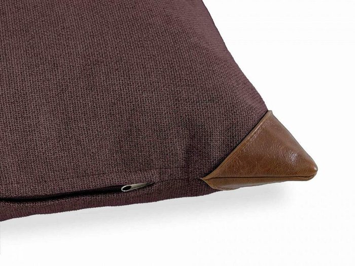 Подушка Chesterfield 60х60 фиолетового цвета - лучшие Декоративные подушки в INMYROOM