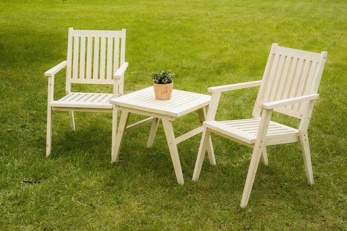 Комплект садовой мебели на два человека из массива ели - купить Комплекты для сада и дачи по цене 12970.0