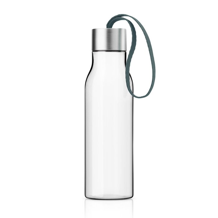 Прозрачная бутылка из пластика