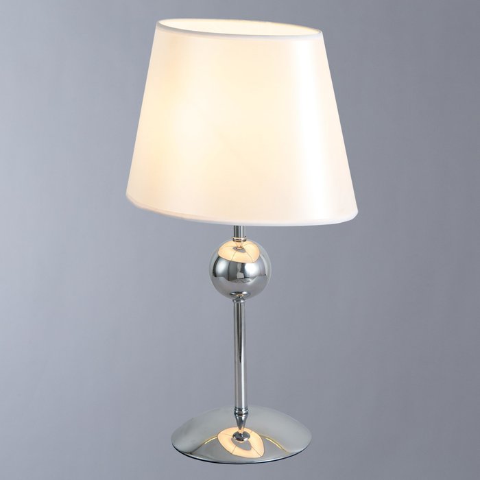 Настольная лампа на металлическом основании - купить Настольные лампы по цене 6490.0