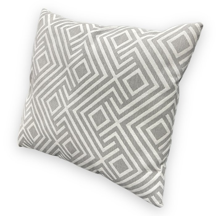 Подушка декоративная Лабиринт из шенилла серо-белого цвета - лучшие Декоративные подушки в INMYROOM