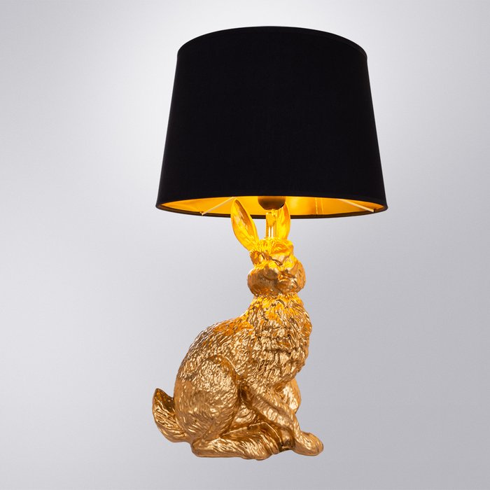 Настольная лампа Izar золотого цвета - купить Настольные лампы по цене 5790.0