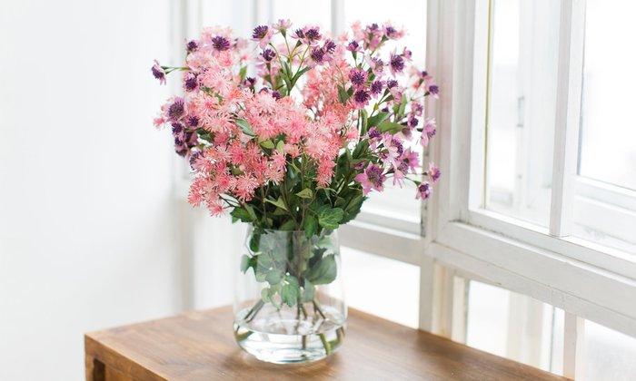 Композиция из искусственных цветов - Астранция и мединилла - купить Декоративные цветы по цене 11031.0