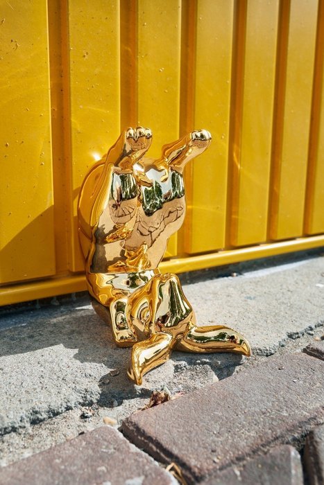 Статуэтка Bunny bum золотого цвета - лучшие Фигуры и статуэтки в INMYROOM