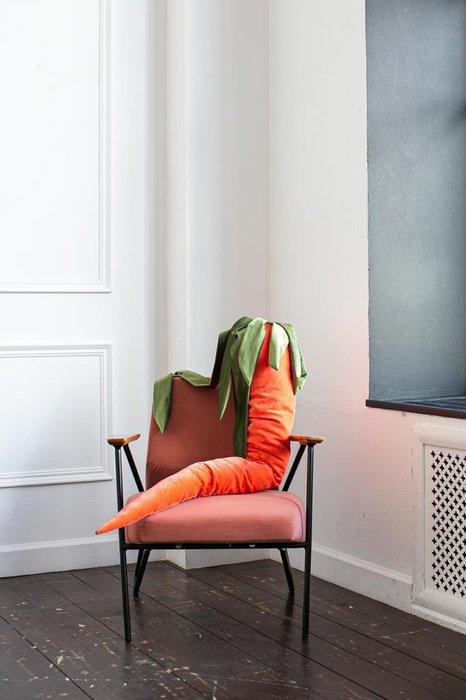 Набор из двух декоративных подушек-морковок - лучшие Декоративные подушки в INMYROOM