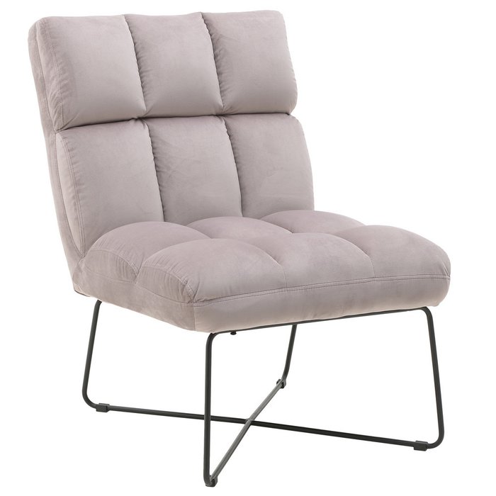 Кресло саетло-розового цвета с металлическими ножками 