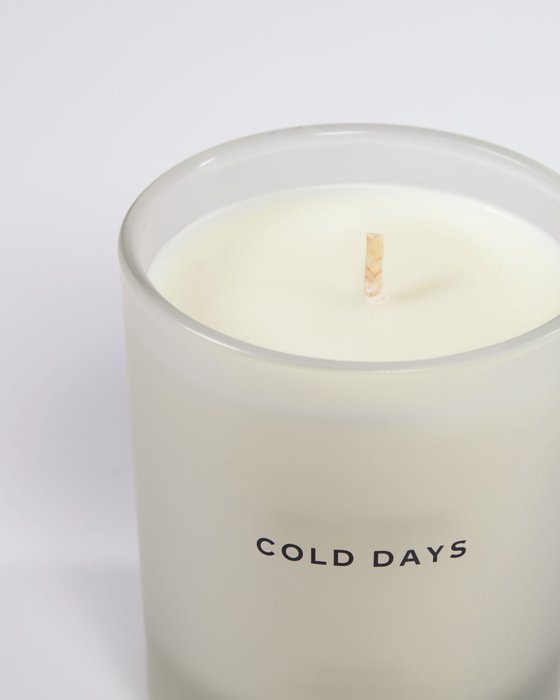 Ароматическая свеча Cold Days белого цвета  - лучшие Ароматы для дома в INMYROOM