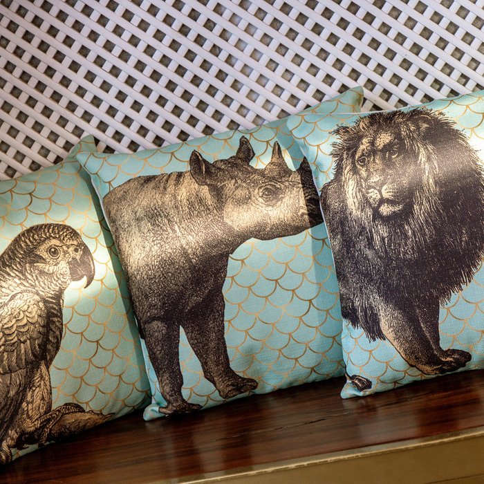 Интерьерная подушка Самый обыкновенный носорог 45х45 - купить Декоративные подушки по цене 2000.0
